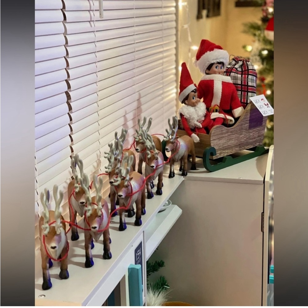 Plastic reindeer figures set - Picture 3 of 3